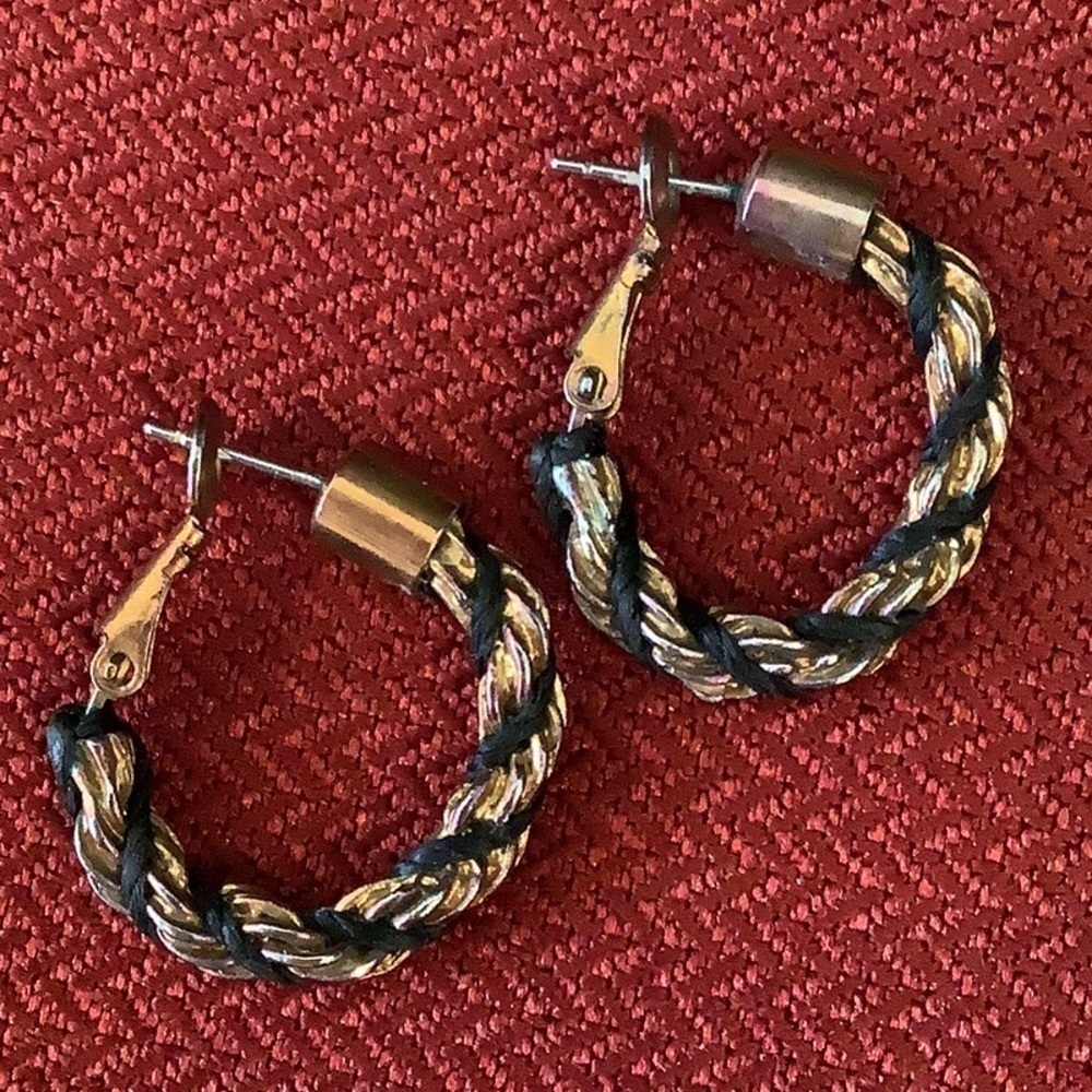 Vintage two-tone hoop earrings.